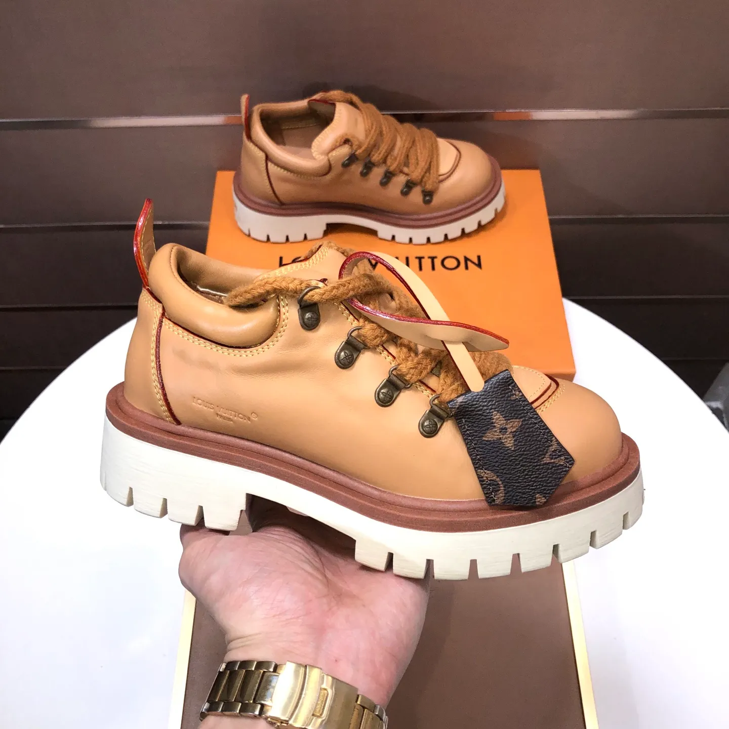 Men's shoes 💰660💰 LV Louis Vuitton 2025 autumn and winter new couple's new style, the original version is developed one to one, retro fashion, handsome and cool mountaineering derby shoes are out of stock 👍 💎 Material: imported first-layer cowhide 💎 Lining: imported lambskin 💎 Outsole: original molded TR non-slip sole 💎 Bottom height: 3.5cm 💎 Shoe size: 35-45 for both men and women